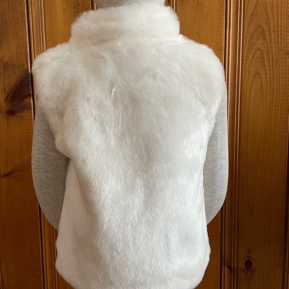 3/$10 Faux Fur Vest (3T) - Picture 8 of 9